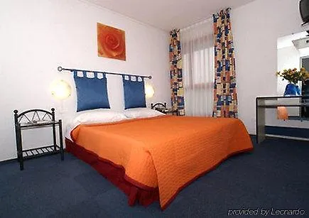 Hotel Le Sud 胡安莱潘 3*,